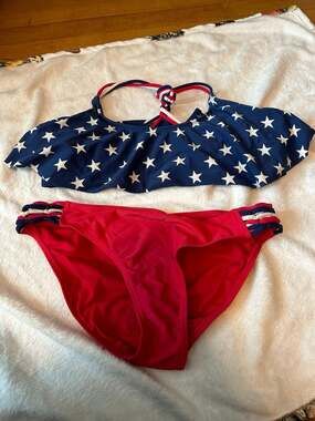 Inmocean swimsuit top is a XL bottom is a large